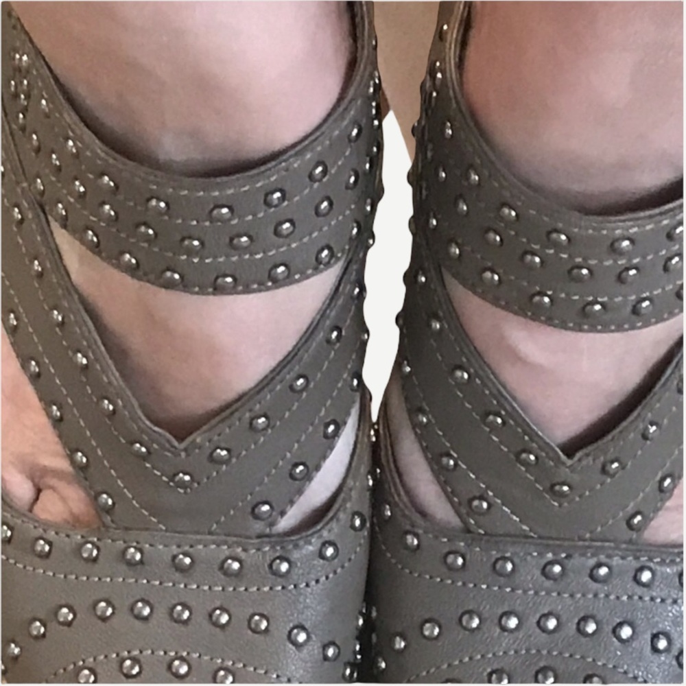 Vince Camuto Stud Platform Heels Open Toe Zipper - image 7